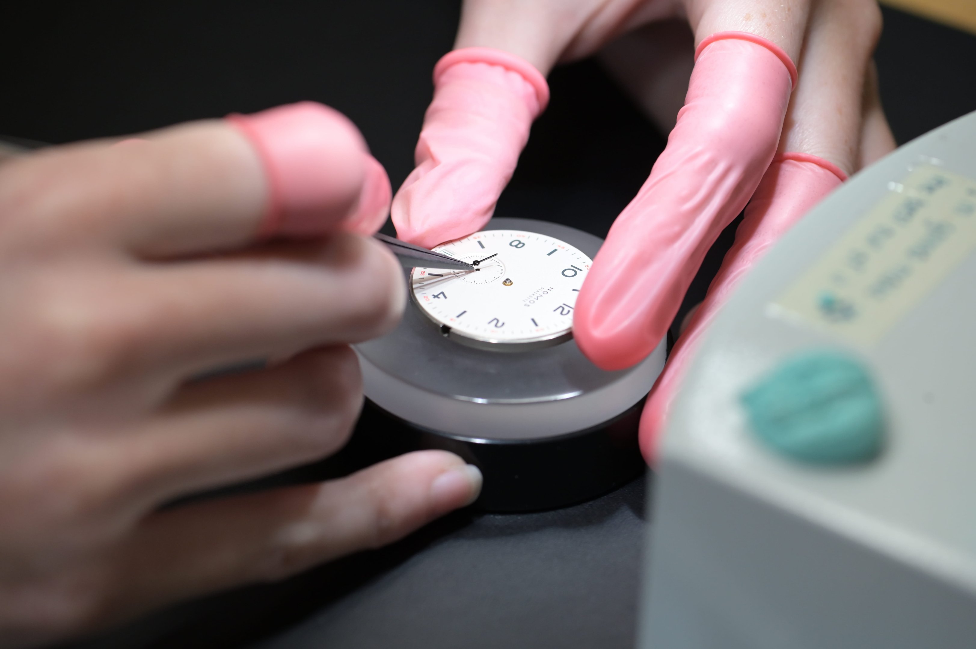 Überholung einer Uhr durch die Uhrmacher und Uhrmacherinnen von Chrono24 direct